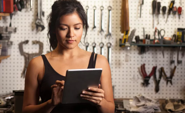 How to Keep Track of Work Orders: Workflow, Scheduling & Best Practices (2026)