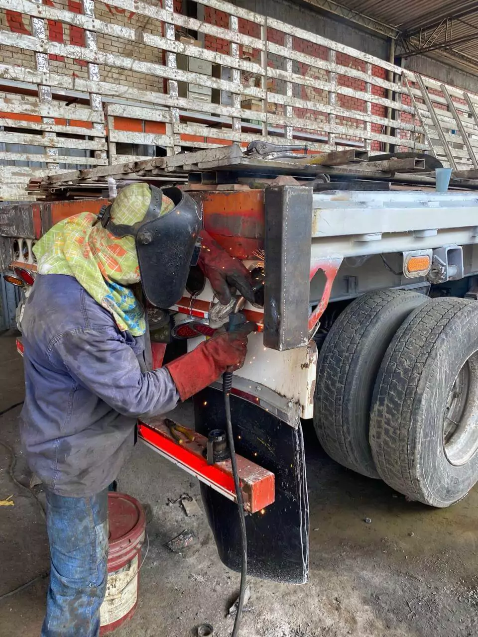 Inside Universal de Mulas truck repair shop